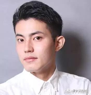 2017年流行好看的短发，今年好看的短发（2017流行两侧铲短男士短发）
