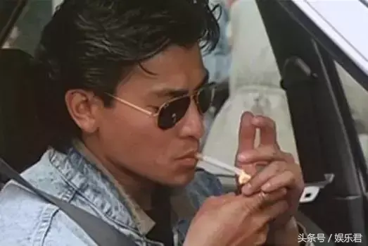 吸烟图片伤感男，吸烟男生头像微信（发哥释行宇抽烟显霸气）