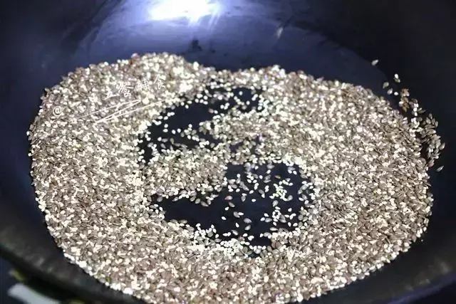 黄金亚麻籽粉的功效与作用，亚麻籽粉的作用与功效（均衡营养少不了亚麻籽）