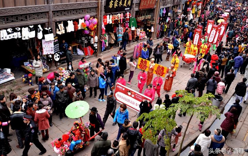 梦见庙宇预示着什么，梦见庙宇是什么意思周公解梦（梦到庙会上人很多）