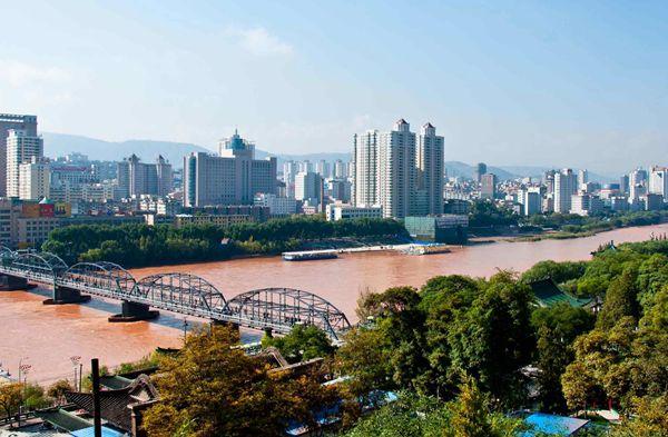 乌鲁木齐有高铁吗，乌鲁木齐有高铁站吗（新疆人去内地如何搭乘高铁便车）