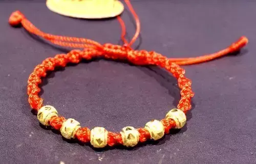 戴翡翠转运珠有哪些讲究，戴翡翠转运珠有什么好处吗（原来戴黄金转运珠有这么多讲究）