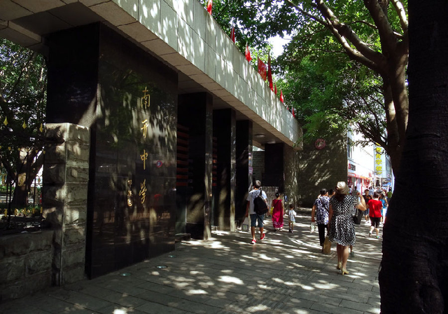 巴蜀中学初中录取线是多少分，巴蜀中学录取线是多少分（2017重庆各重点高中录取线大汇总）