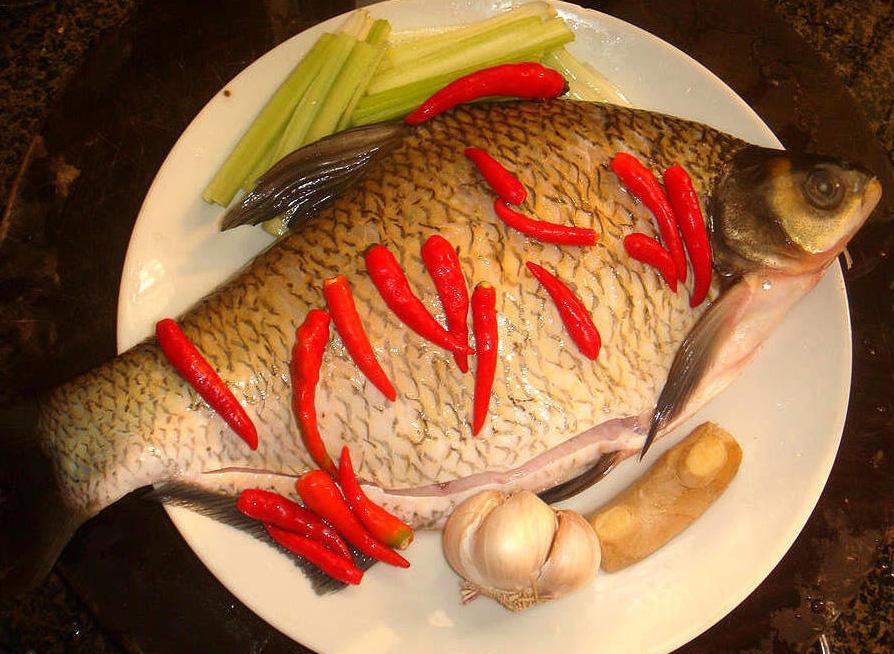 鳊鱼什么人不适合吃，哪些人不能吃鳊鱼（壮家特色美食——黄焖鳊鱼）