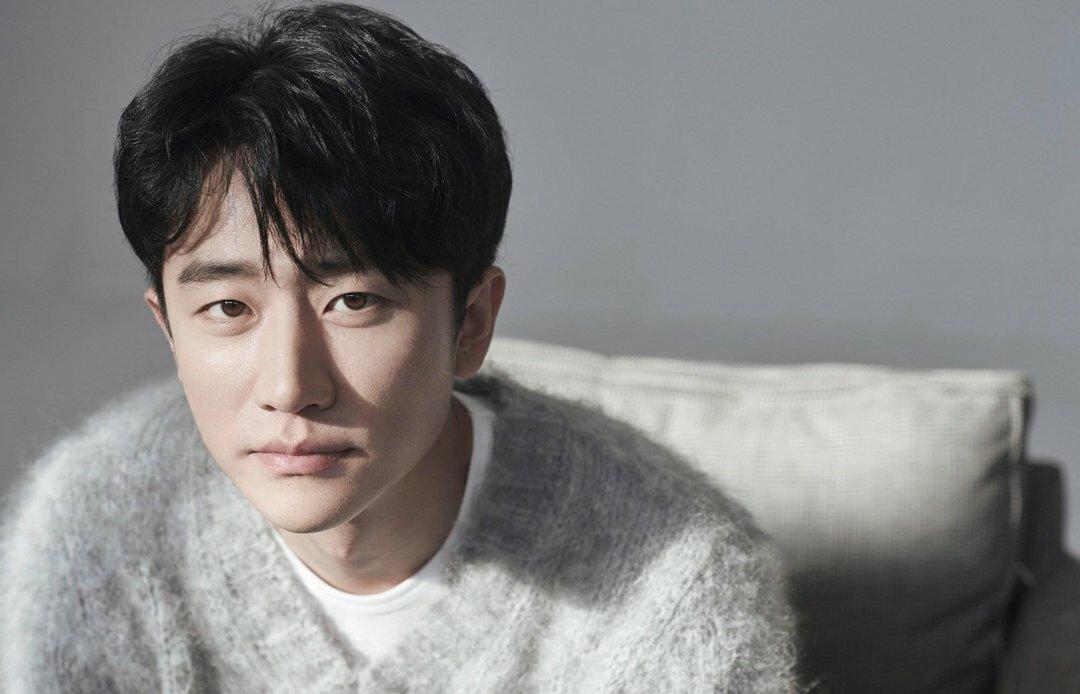 名不正则言承旭，佟丽娅言承旭演的电视剧叫什么名字（赵丽颖、宋茜经纪人先后遭撕）