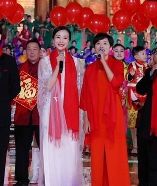 韩雪亲生母亲讲述被抛弃的原因，网友：难怪这么完美