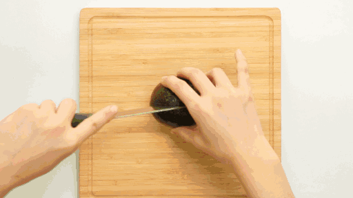 牛油果怎么看熟不熟，牛油果怎么看熟不熟需要去皮吗（牛油果怎么挑）