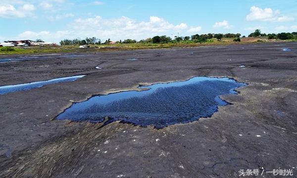 天然沥青湖在哪个国家，世界上最神奇的湖