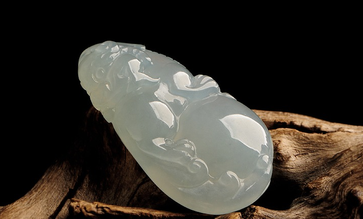 玉怎么鉴定真假的方法，如何辨别玉的真假（几种鉴别方法让你涨知识）