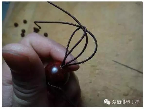 串珠手链怎么打结，佛珠手链打结（有了这个穿珠打结图解）