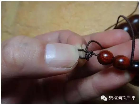 串珠手链怎么打结，佛珠手链打结（有了这个穿珠打结图解）