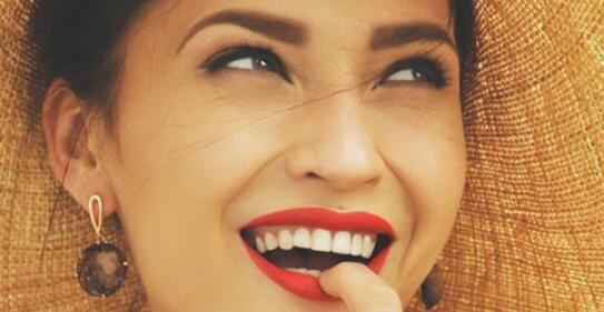 烤瓷牙几年换一次，烤瓷牙多久换一次（做烤瓷牙套能用多久）