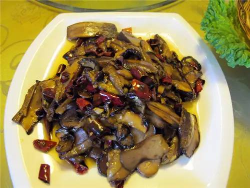 扫把菌怎么做好吃，扫把菌怎么洗（盘点最常吃的野生“界儿”）