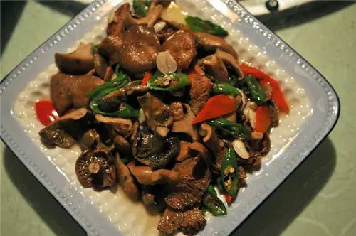 扫把菌怎么做好吃，扫把菌怎么洗（盘点最常吃的野生“界儿”）