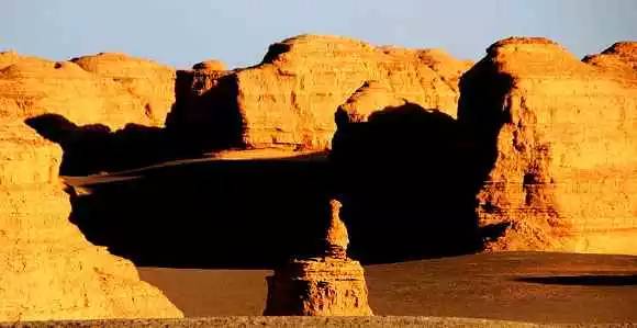 丹霞地貌和雅丹地貌的区别，雅丹地貌和丹霞地貌和喀斯特地貌的区别（雅丹地貌和喀斯特地貌的区别）