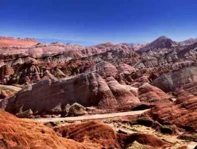 丹霞地貌和雅丹地貌的区别，雅丹地貌和丹霞地貌和喀斯特地貌的区别（雅丹地貌和喀斯特地貌的区别）