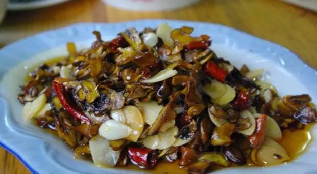 扫把菌怎么做好吃，扫把菌怎么洗（盘点最常吃的野生“界儿”）