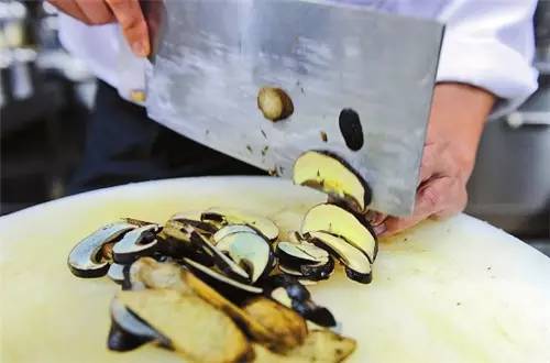 扫把菌怎么做好吃，扫把菌怎么洗（盘点最常吃的野生“界儿”）