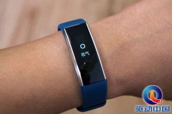 华为运动手环使用方法是什么，华为运动手环怎样使用（华为运动手环上手体验）
