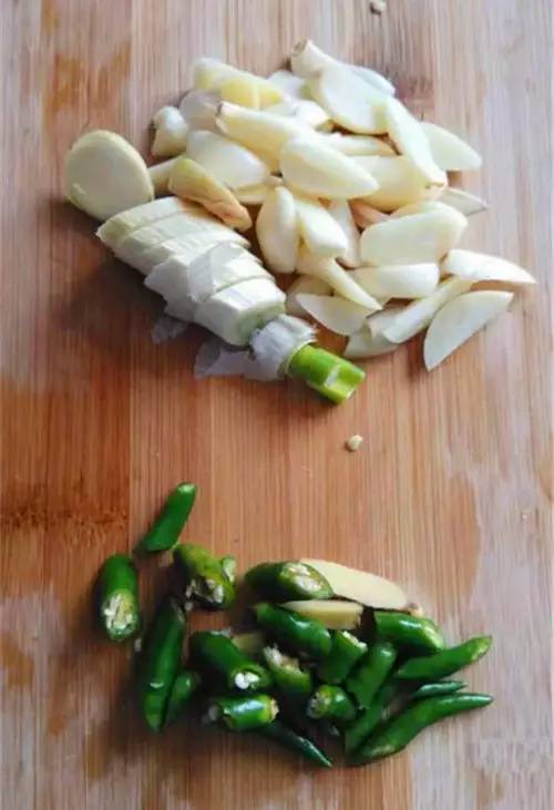 扫把菌怎么做好吃，扫把菌怎么洗（盘点最常吃的野生“界儿”）