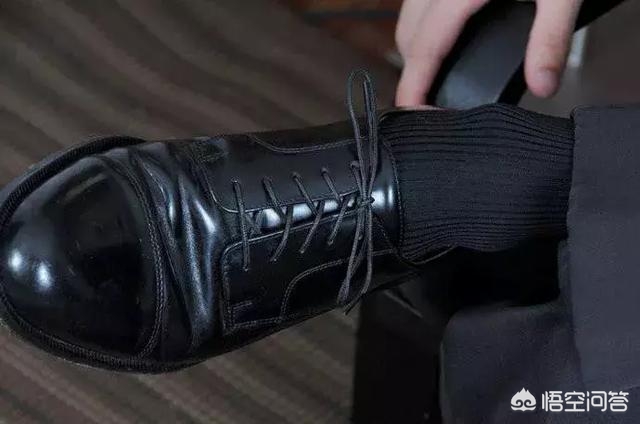 在律所上班的男士应该如何穿西装？