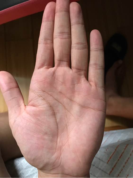 女子川字纹手掌怎么说,必定是有钱人的手相-相术-荣耀易学