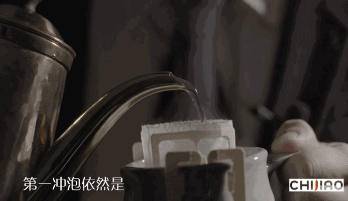 滴滤挂耳式咖啡的冲泡方法，滴滤挂耳式咖啡冲泡方法图解（办公室白领都喜欢喝的挂耳咖啡到底怎么泡）