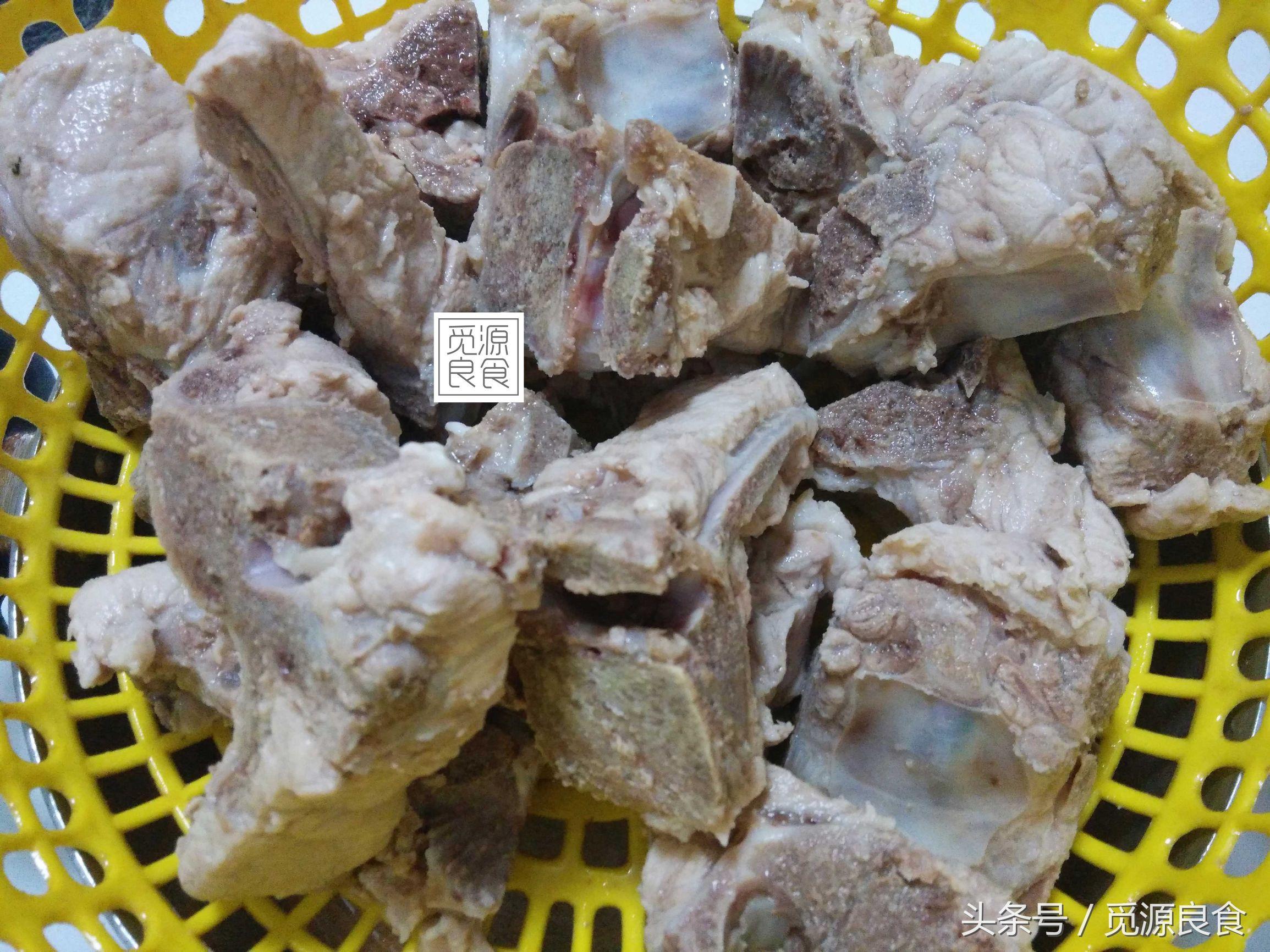 龙骨为什么比排骨便宜，龙骨为什么比排骨便宜很多（搭配莲藕或者萝卜老幼皆宜、清单营养）