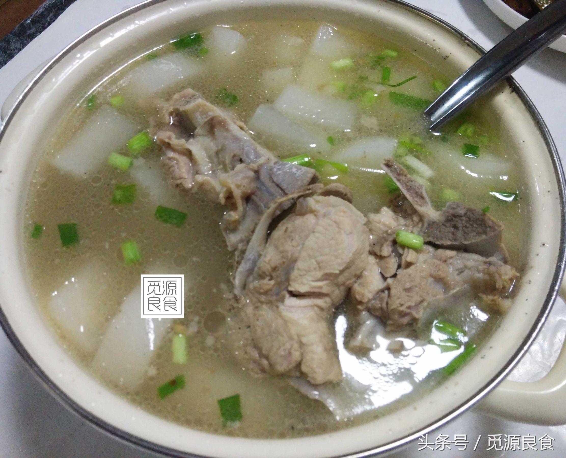 龙骨为什么比排骨便宜，龙骨为什么比排骨便宜很多（搭配莲藕或者萝卜老幼皆宜、清单营养）