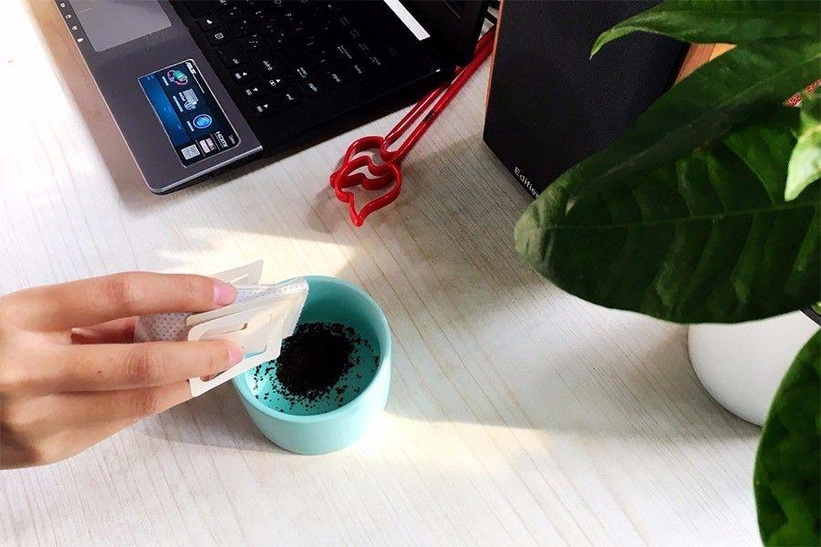 滴滤挂耳式咖啡的冲泡方法，滴滤挂耳式咖啡冲泡方法图解（办公室白领都喜欢喝的挂耳咖啡到底怎么泡）