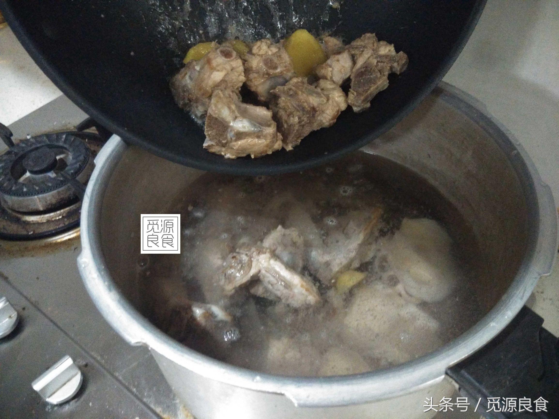 龙骨为什么比排骨便宜，龙骨为什么比排骨便宜很多（搭配莲藕或者萝卜老幼皆宜、清单营养）
