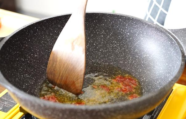 海兔子怎么做好吃，海兔怎么做好吃（辣炒海兔比红烧的好吃）