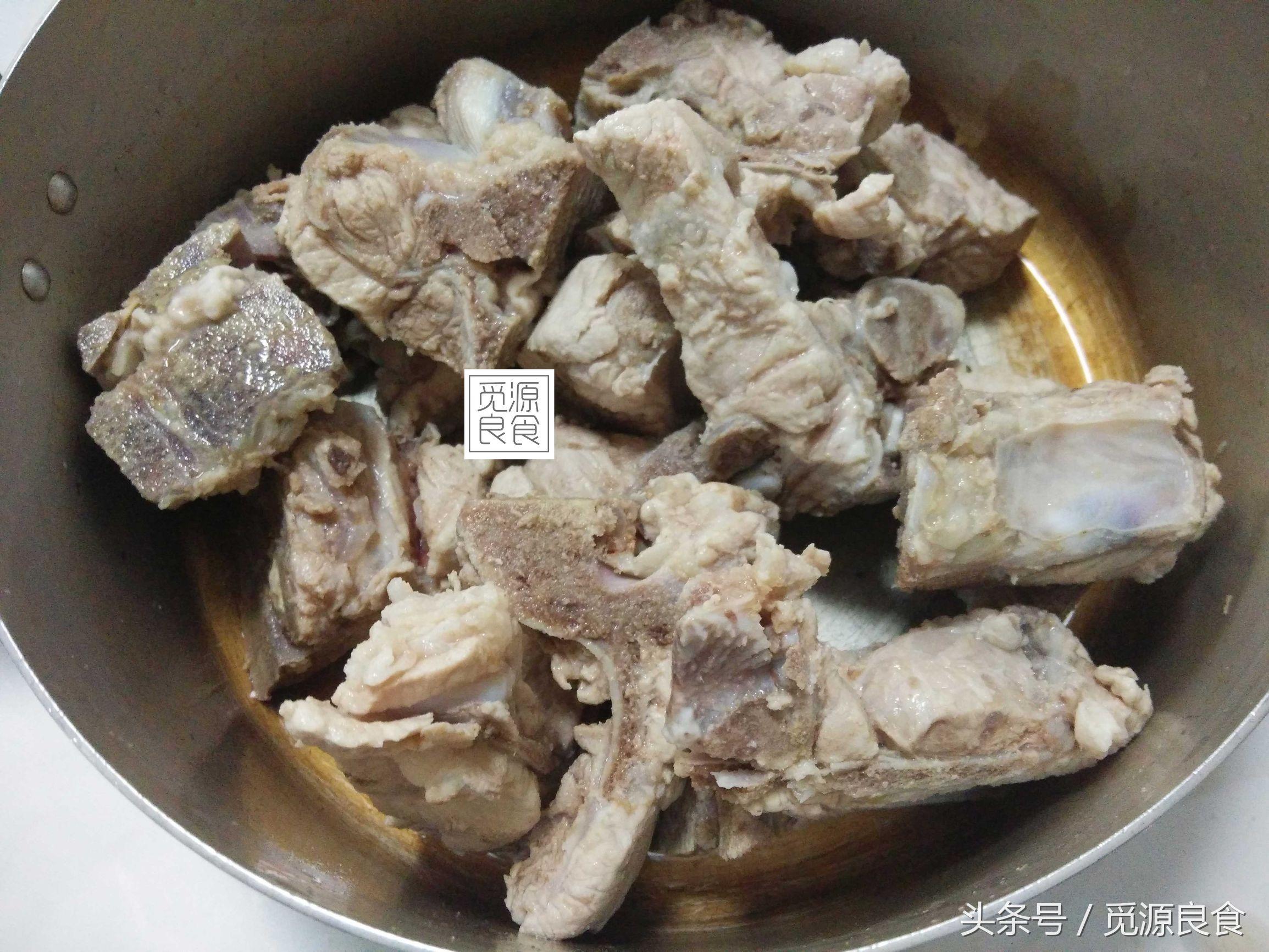 龙骨为什么比排骨便宜，龙骨为什么比排骨便宜很多（搭配莲藕或者萝卜老幼皆宜、清单营养）