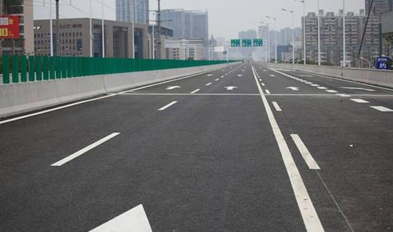 高速路上的这7种标线务必要知道，否则扣分、罚款只是分分钟的事