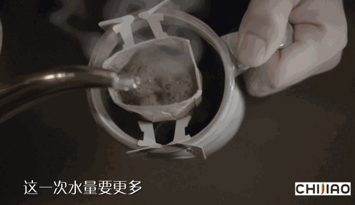 滴滤挂耳式咖啡的冲泡方法，滴滤挂耳式咖啡冲泡方法图解（办公室白领都喜欢喝的挂耳咖啡到底怎么泡）