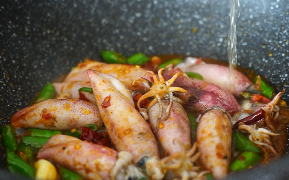 海兔子怎么做好吃，海兔怎么做好吃（辣炒海兔比红烧的好吃）