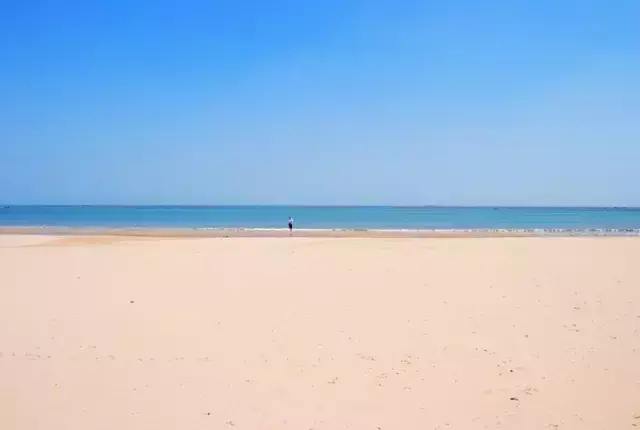 威海最美海岸线在哪里，青岛、威海海岸线哪个长（带你触摸最美夏日时光）