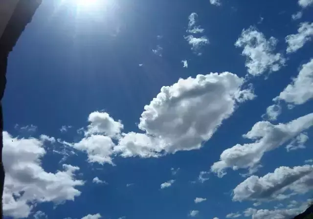 九天开出一成都是李白的哪首诗，九天开出一成都出自李白的哪首诗（李白“九天开出一成都”盛景再现）