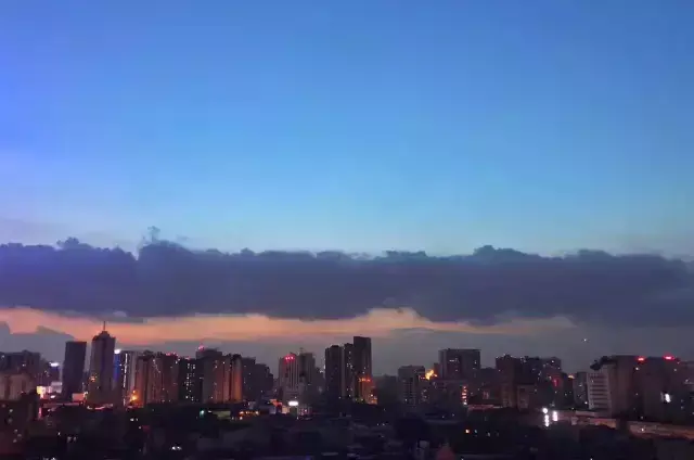 九天开出一成都是李白的哪首诗，九天开出一成都出自李白的哪首诗（李白“九天开出一成都”盛景再现）