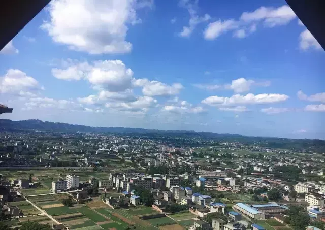 九天开出一成都是李白的哪首诗，九天开出一成都出自李白的哪首诗（李白“九天开出一成都”盛景再现）