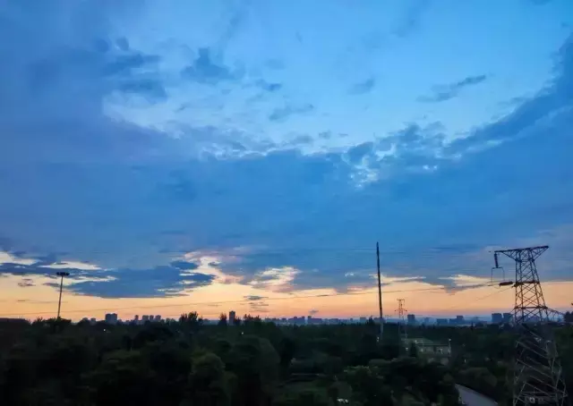 九天开出一成都是李白的哪首诗，九天开出一成都出自李白的哪首诗（李白“九天开出一成都”盛景再现）