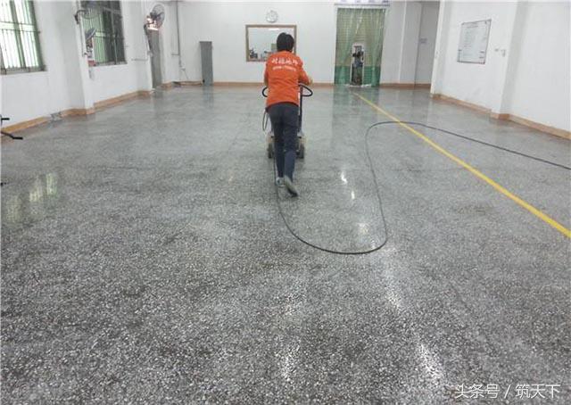 水磨石施工工艺，水磨石地面施工工艺流程（水磨石地面施工工艺流程视频）