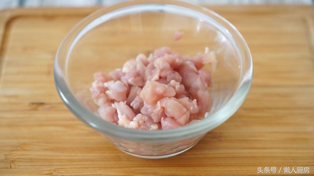 生鸭蛋腌咸了快速变淡，鸭蛋太咸怎样变淡（还省去了不会包的麻烦）