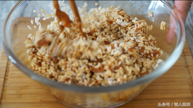 生鸭蛋腌咸了快速变淡，鸭蛋太咸怎样变淡（还省去了不会包的麻烦）