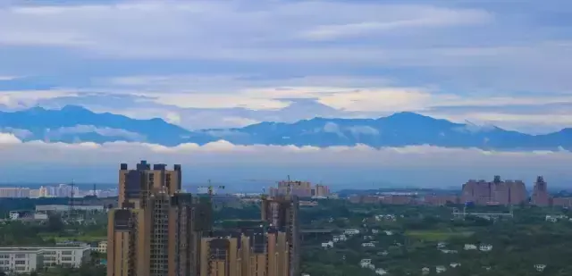 九天开出一成都是李白的哪首诗，九天开出一成都出自李白的哪首诗（李白“九天开出一成都”盛景再现）