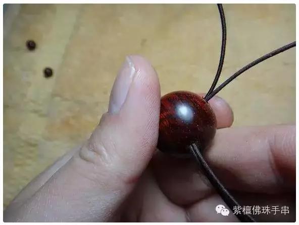 串珠手链怎么打结，佛珠手链打结（有了这个穿珠打结图解）