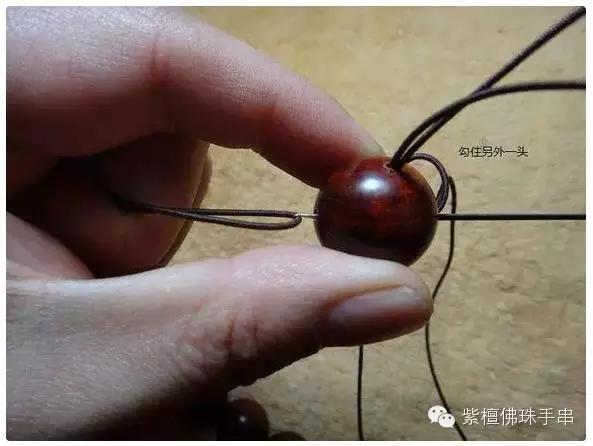 串珠手链怎么打结，佛珠手链打结（有了这个穿珠打结图解）