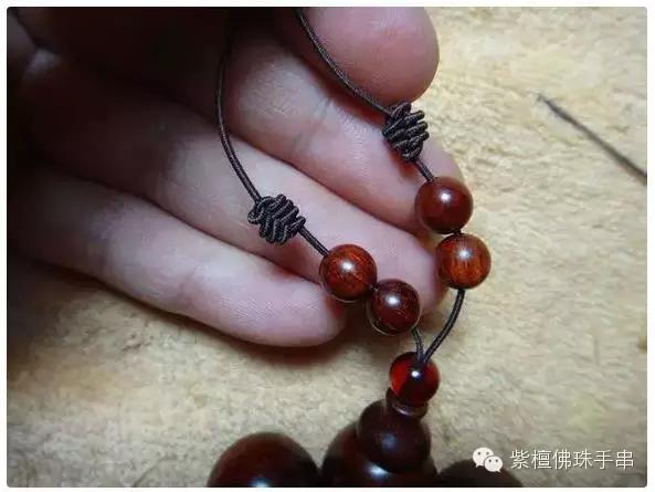 串珠手链怎么打结，佛珠手链打结（有了这个穿珠打结图解）