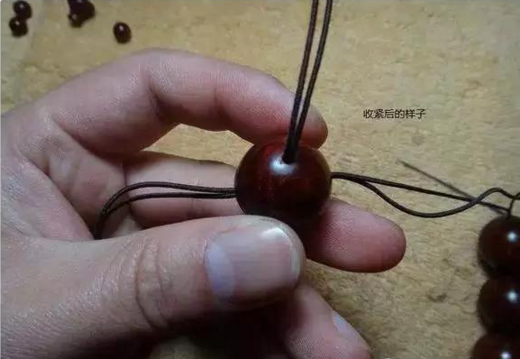串珠手链怎么打结，佛珠手链打结（有了这个穿珠打结图解）
