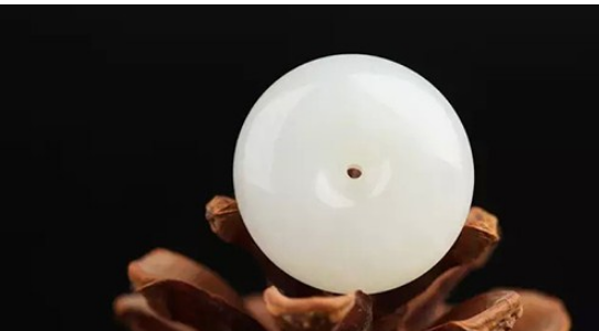 玉怎么鉴定真假的方法，如何辨别玉的真假（几种鉴别方法让你涨知识）